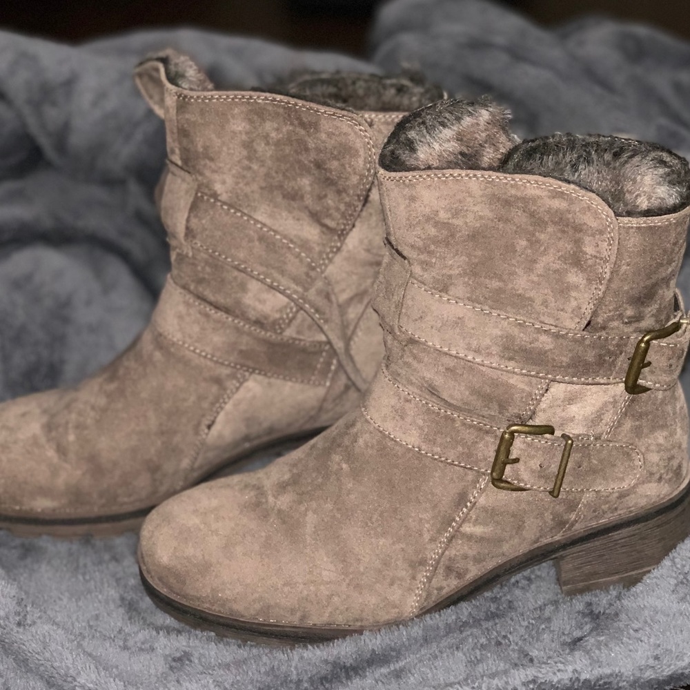 White Mountain ankle fur lined boots